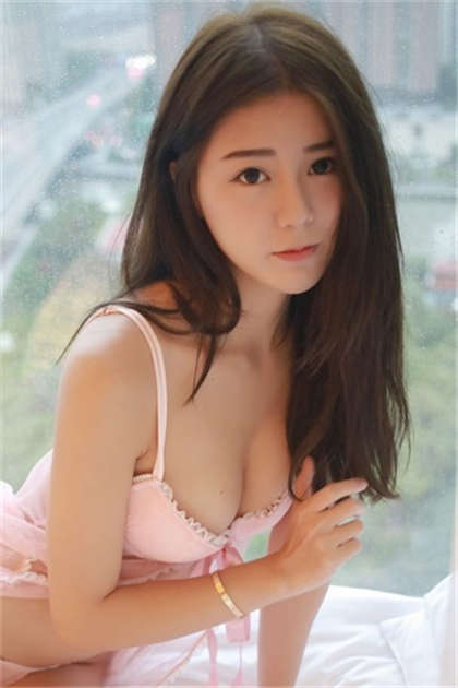 -胸大的美女好烦恼_情感语录